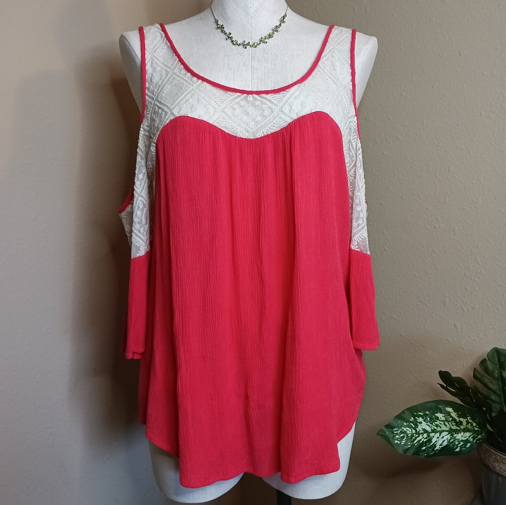 Umgee cold shoulder blouse size Medium